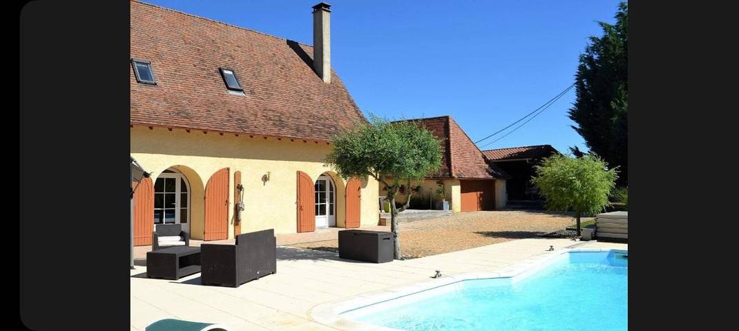 Location de vacances pour 10 personnes, avec terrasse ainsi que vue et piscine à Lacropte - 4