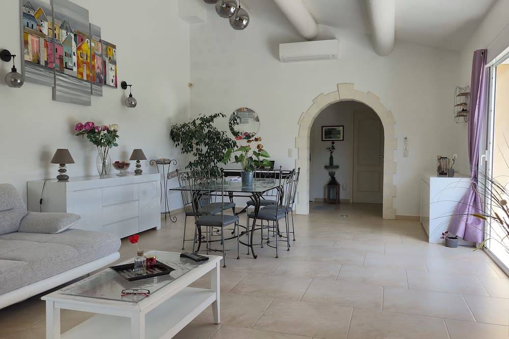 🌞Arles 🌞Agréable villa familiale (200m²) 👪 Grande piscine 🏊 clim, wifi, 10p in Arles, Côte méditerranéenne (France)