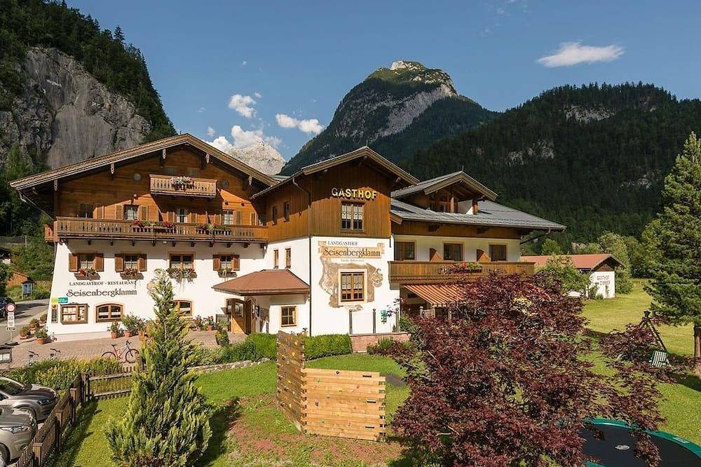Seisenbergklamm, Landgasthof-Pension - Doppelzimmer mit Dusche, Wc in Weißbach bei Lofer, Pinzgau