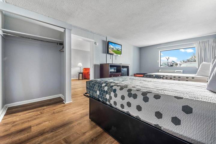 Hotel para 2 personas, con jardín además de piscina y vistas - 1