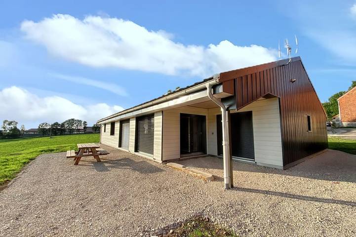 Location de vacances pour 9 personnes, avec jardin à Cerniébaud