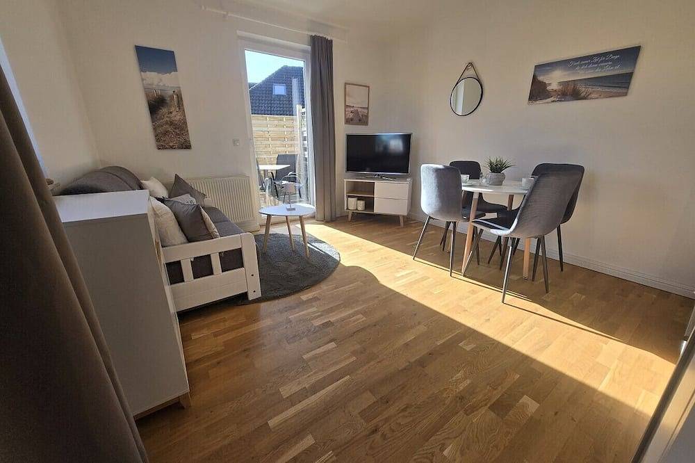 Ganze Wohnung, Auszeit auf Rügen – Gemütliches Bungalow-Apartment mit Terrasse in Sassnitz-Lancken in Sassnitz, Nationalpark Jasmund