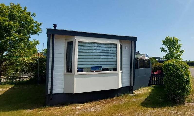 Chalet voor 2 personen, with tuin and zwembad as well as uitzicht in Nederlandse waddeneilanden