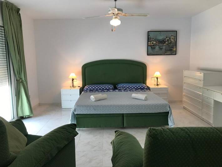 Location de vacances pour 5 personnes, avec Terrasse et Jardin ainsi que Bassin pour enfant et Piscine dans l'Eucaliptus - 3