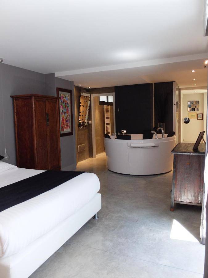 Chambre d’hôte pour 2 personnes, avec sauna et piscine ainsi que terrasse et jacuzzi à Avignon - 3