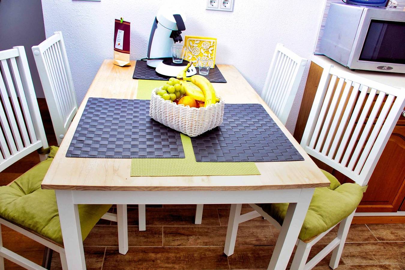 Entire apartment, Apartment 'Jägerstube' with Shared Garden, Balcony and Wi-Fi in Hofgeismar, Hessisches Bergland