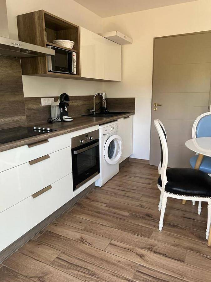 Appartement de vacances pour 2 personnes, avec vue ainsi que piscine et jardin, animaux acceptés