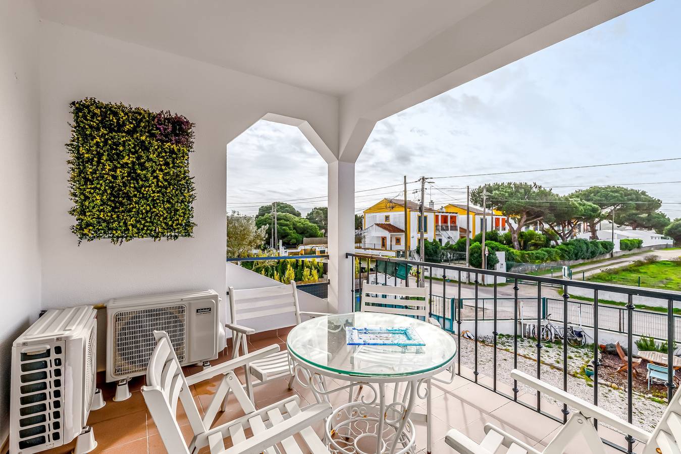 Villa 'Sublime Sun and Van, By Meco Stays' com varanda e Wi-Fi in Praia do Meco, Sesimbra (Castelo)