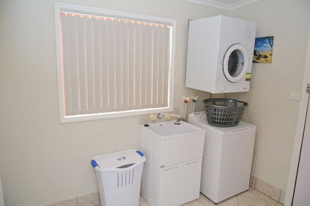 Great Location With Ocean Views, Spa Bath & Air Conditioning in Crescent Head, New South Wales