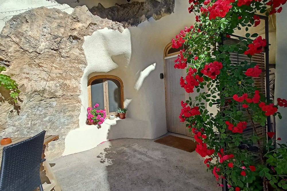 Casa Olivia Beautiful cave house, within the Unesco Geopark of Granada. in Gor, Géoparc de Grenade