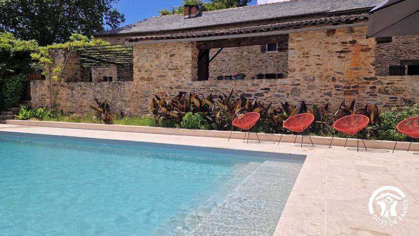 Gîte pour 6 personnes, avec Terrasse ainsi que Jardin et Piscine