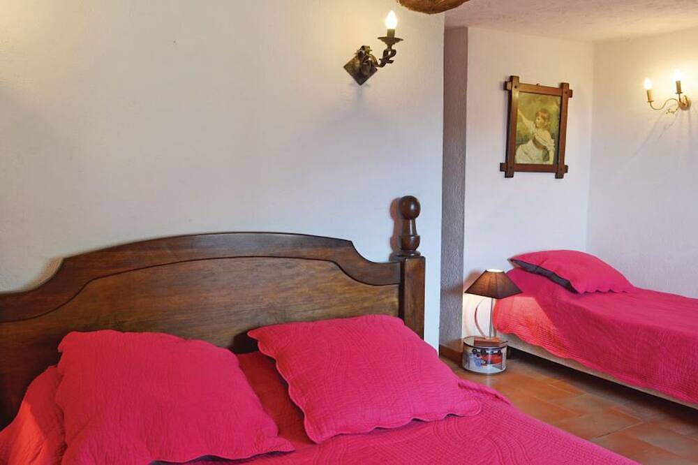 1 Stunde von Nizza, Charmantes Dorfhaus mit Garten und herrlicher Aussicht, Wifi in Pierrefeu, Nizza und Umgebung