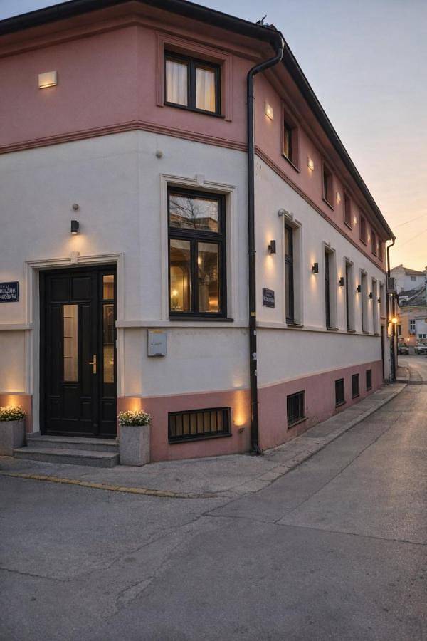 Gîte pour 2 personnes, avec vue ainsi que jardin et piscine à Novi Sad