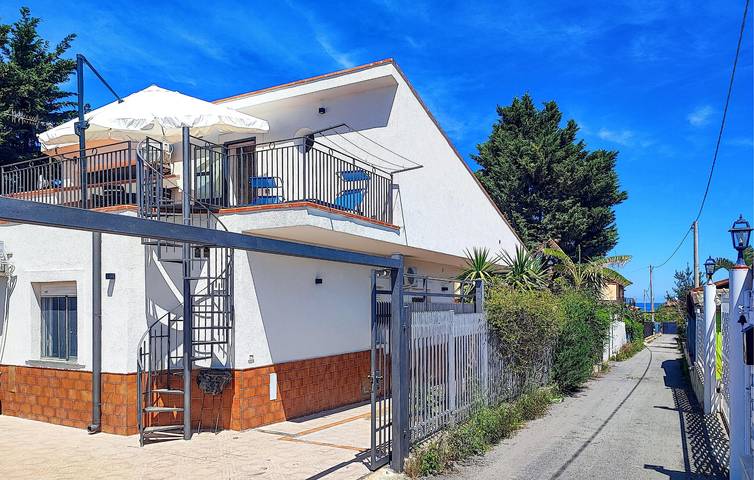Modern 2BR Apartment with Pool, Terrace & Wi-Fi, 2.5km to Coastline in Trabia, Palermo Province