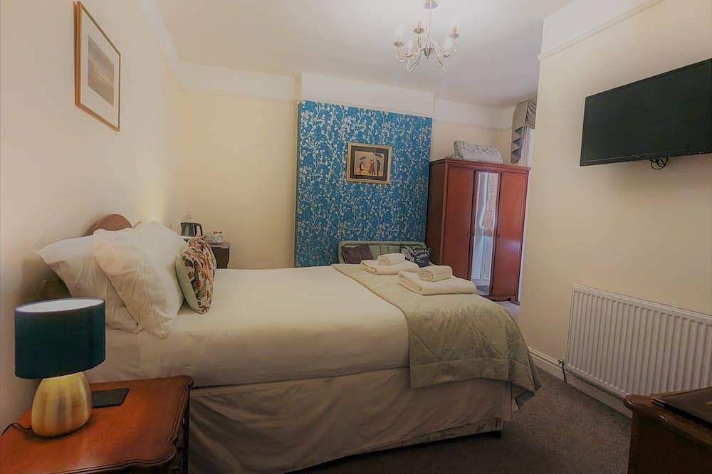 Entire 9 Bedroom Hotel, 9 en-suite Bathrooms, Steps from Llandudno Beach 🏖️🌅 in Llandudno, Conwy en omgeving