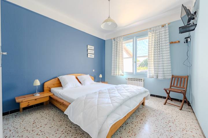 Location de vacances pour 6 personnes, avec terrasse ainsi que jardin et piscine à Carcès - 4