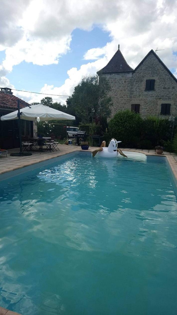 Gîte pour 2 personnes, avec piscine ainsi que terrasse et jardin à BIO