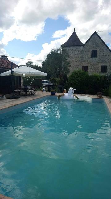 Gîte pour 2 personnes, avec piscine ainsi que jardin et terrasse à BIO