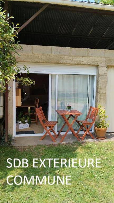Location de vacances pour 2 personnes, avec terrasse à Chavagne - 4
