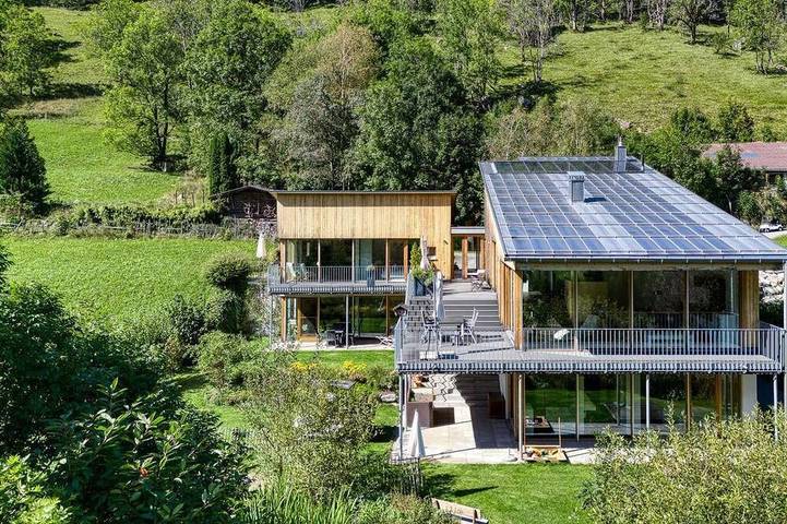 Chalet pour 12 personnes, avec jardin et balcon à Brand