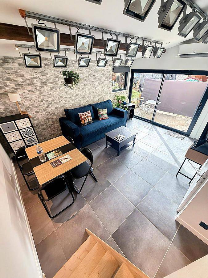 Appartement entier, Renovated Studio 2026 New 160cm Bed 8 min de Lyon in Sathonay-Camp, Lyon et ses environs