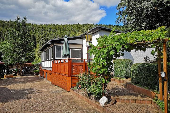 Ferienhaus für 4 Personen, mit Balkon und Garten sowie Sauna in Fambach