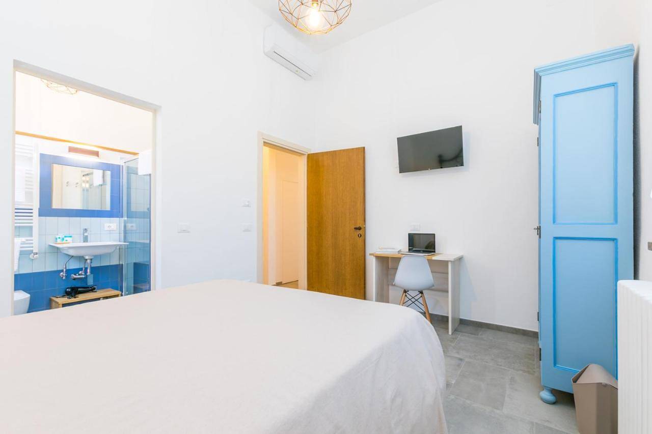 Double Room with Private Bathroom in Cecina, Côte des Étrusques