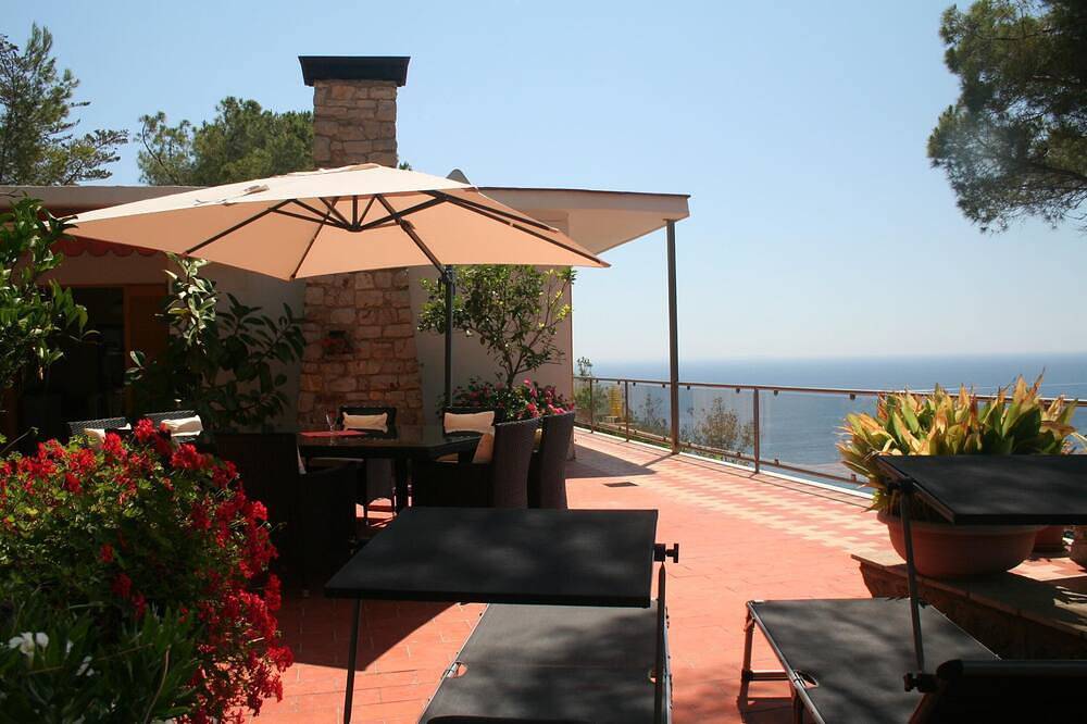 Gemütliches Haus mit traumhaftem Meerblick von jedem Zimmer, kostenloses WLAN in Spiaggia Colle della Palombaia, Campo nell'Elba
