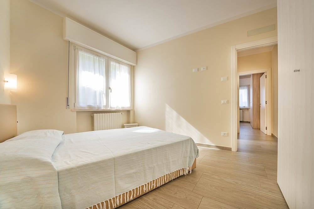 Ganze Wohnung, Dimora Paola - Garda - Centro con parcheggio- ac in Caprino Veronese, Gardasee-Berge