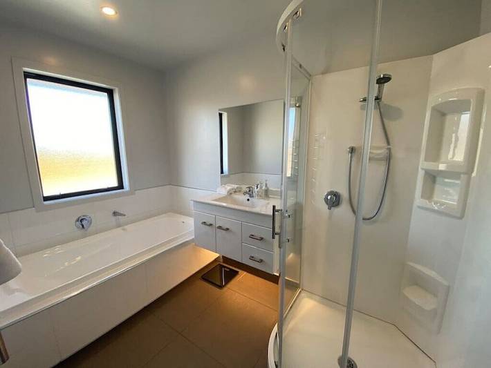 Holiday home for 12 people, with garden and balcony, with pets in Twizel