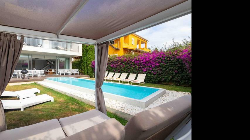 Villa Barcares - Spektakuläre Designer-Villa mit Pool und Garten in Alcúdia in Es Barcarès, Alcúdia