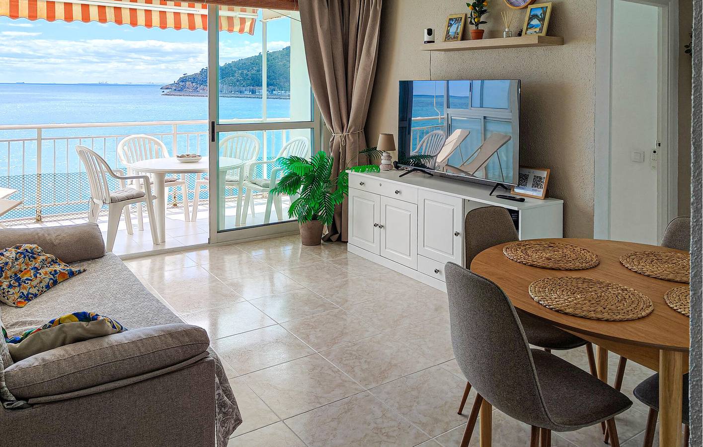 Geheel vakantieappartement, Cala del Retor Uitzicht Appartement met Zwembad & Internet in Playa Morro de Gos, Oropesa del Mar