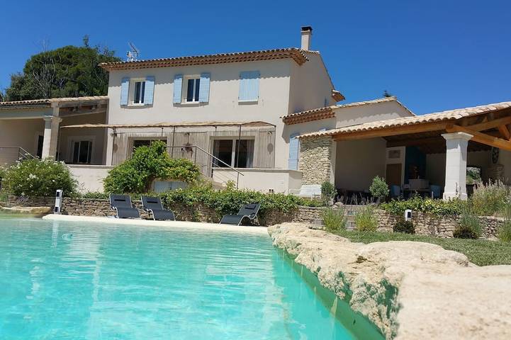 Location de vacances pour 12 personnes, avec jardin à Cheval-Blanc