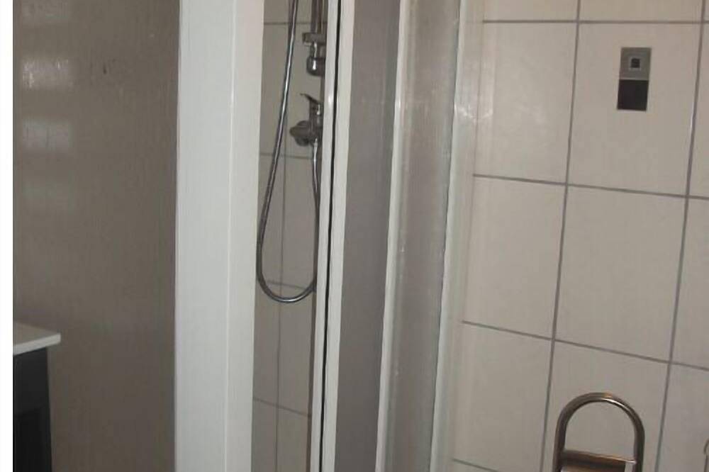 Gîte-de Charme Chez Christine-Ensuite mit Dusche in Ottrott, Niederrhein Elsass