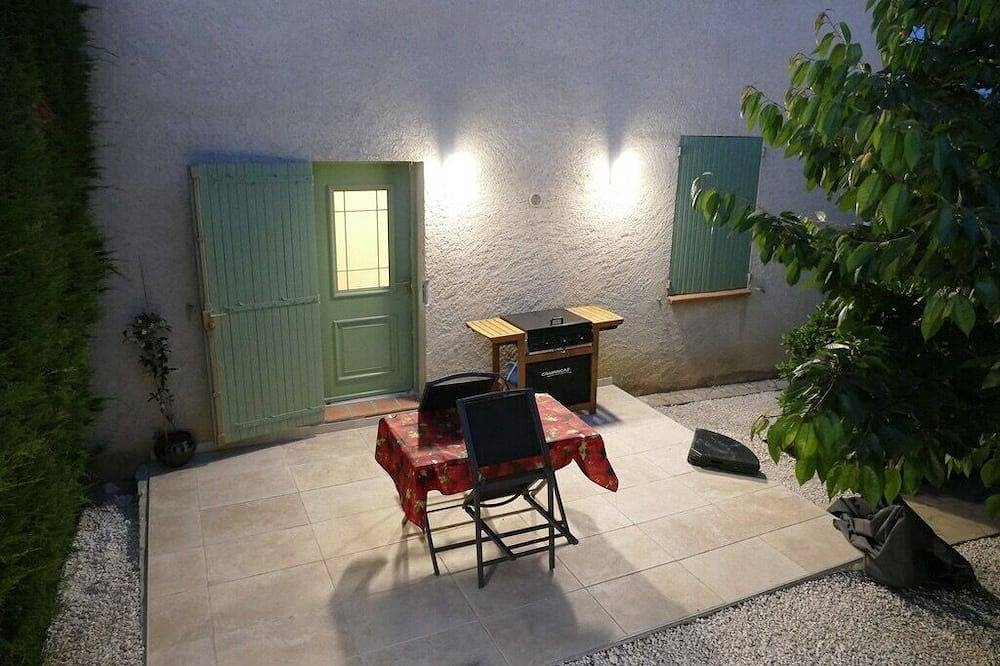 In the Luberon, indulge yourself with a private spa and sauna in Reillanne, Regionaler Naturpark Luberon