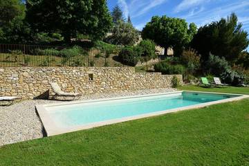 Gîte pour 7 personnes, avec balcon ainsi que jardin et jacuzzi, animaux acceptés à Bénivay-Ollon