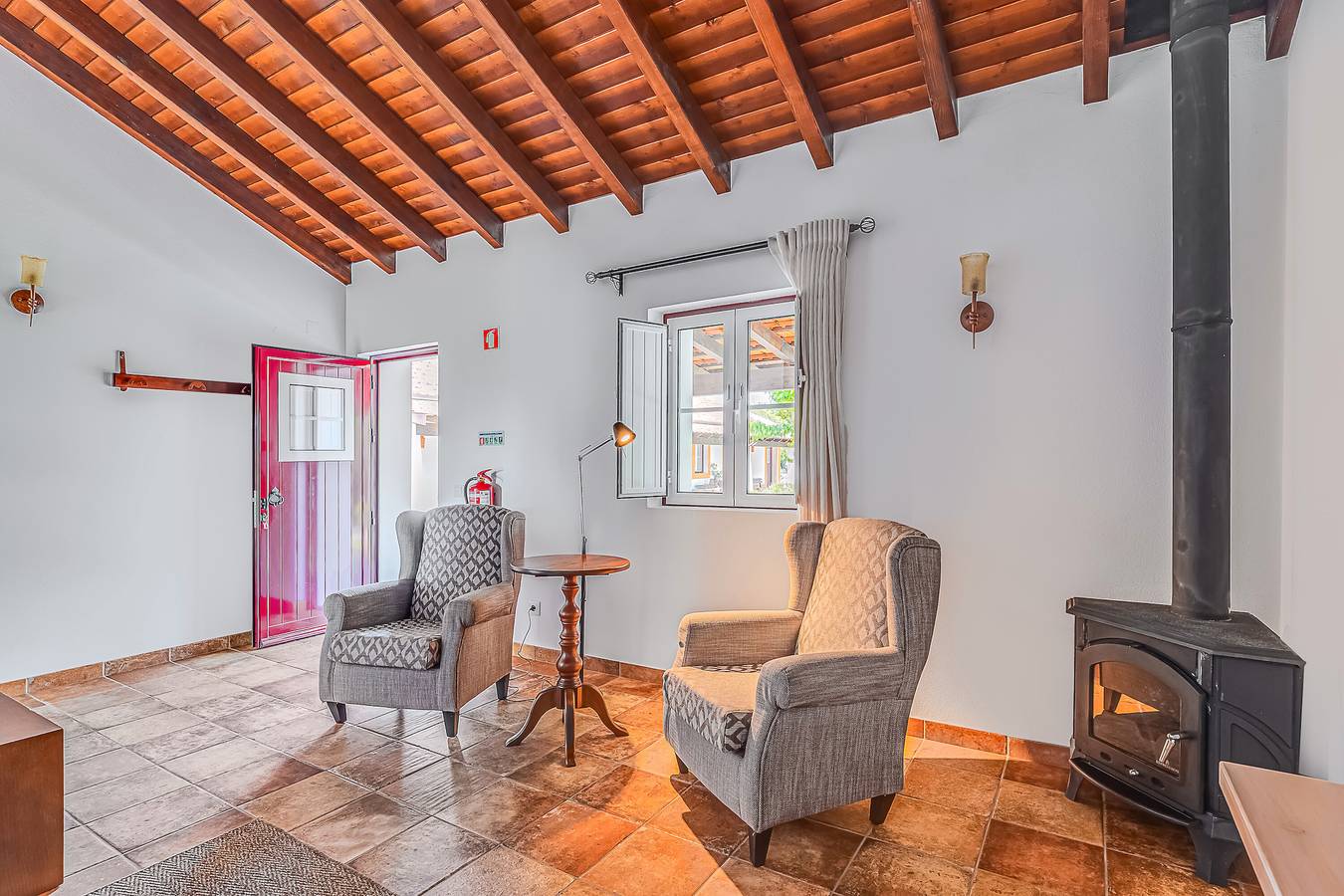 Appartamento intero, Appartamento 'Casa Da Charneca - Suite Standard' con piscina condivisa, Wi-Fi e aria condizionata in Grândola e Santa Margarida da Serra, Costa Alentejana