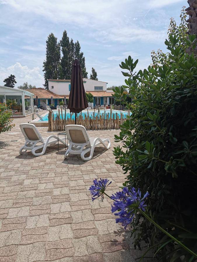 Hôtel pour 2 personnes, avec piscine et jardin dans Bac du sauvage - 4