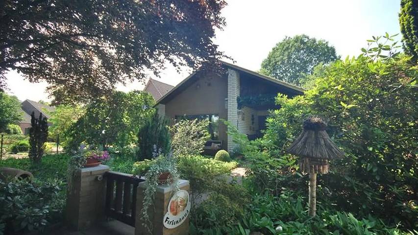 Ferienhaus für 4 Personen, mit Terrasse und Garten in Uplengen