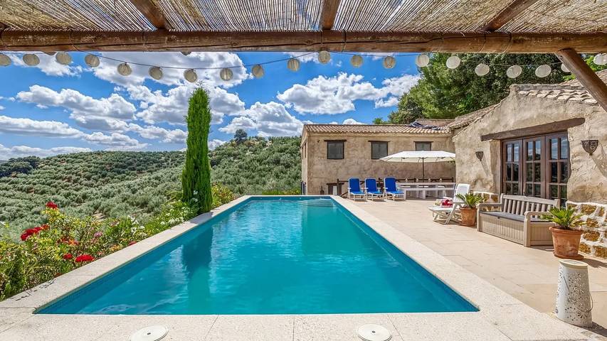 Casa rural para 12 personas, con jardín y piscina en Montefrío