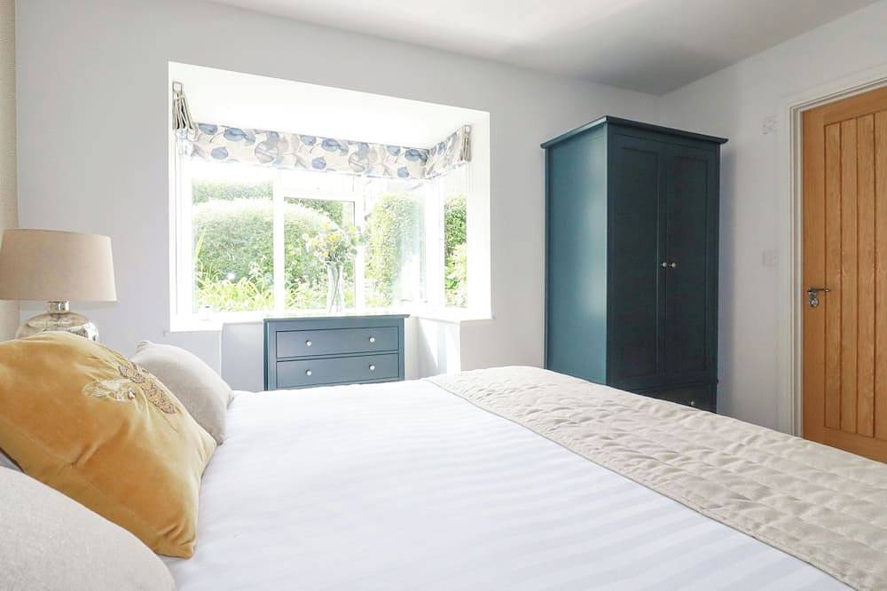 Trenant View, pet friendly, luxury holiday cottage in Wadebridge in Wadebridge, Cornwall