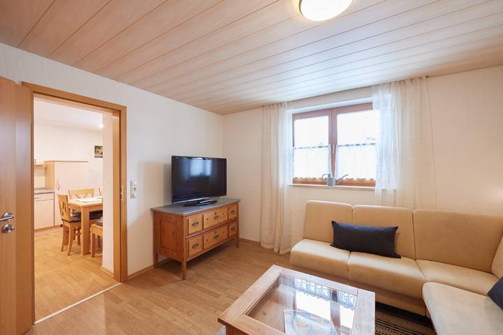 Ganze Ferienwohnung, Ferienwohnung Romana mit 3 Schlafzimmern im Ferienhaus Bayerisch Gmain in Bayerisch Gmain, Bayerische Alpen