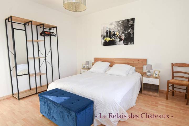 Gîte pour 6 personnes, avec jardin ainsi que vue et piscine à Cantenac
