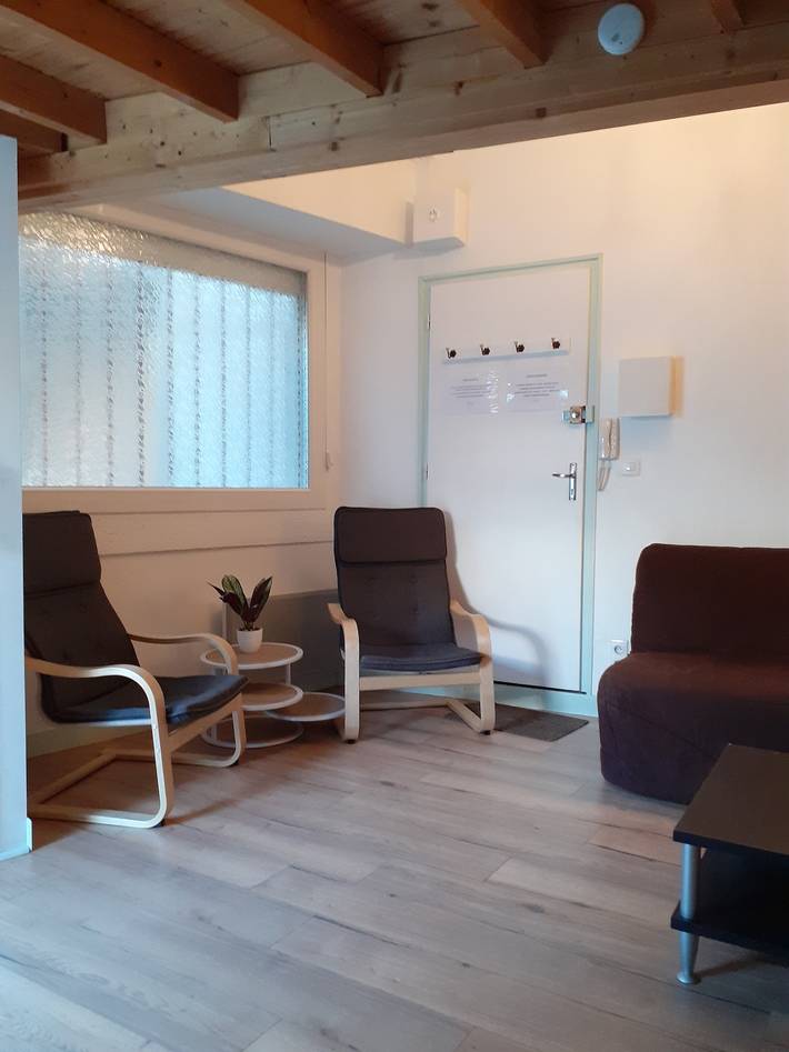Apartamento entero, Apartamento cómodo con vistas a la montaña, terraza privada y Wi-Fi in Argelès-Gazost, Pirineos franceses