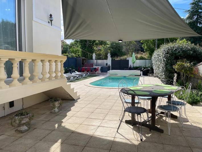 Location de vacances pour 8 personnes, avec piscine et jardin à Guîtres - 2