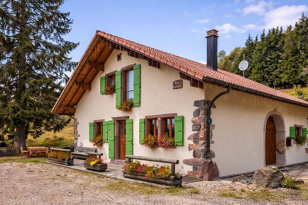 Cozy cottage in the Vosges with fireplace in Belfahy, Haute-Saône