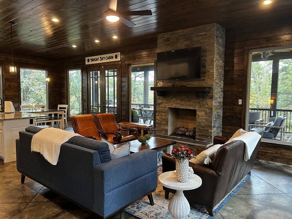 Nagelneue Luxus-Hütte auf dem Berggipfel für 18 Personen! Exquisite Aussichten! in Broken Bow Lake