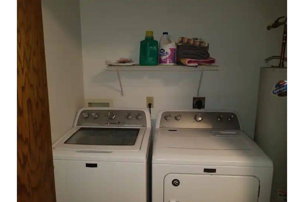 Ganze Wohnung, Spacious 1 Br Apartment located above a Salon. in Bismarck, Burleigh County