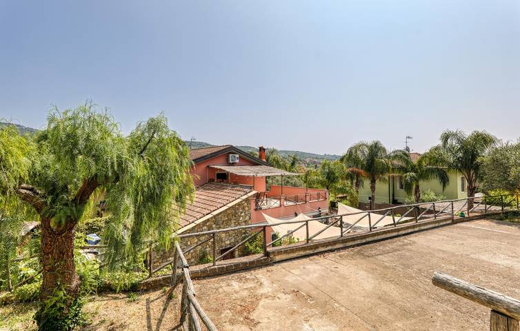 Ferienhaus für 7 Personen, mit Terrasse und Garten sowie Pool, kinderfreundlich in Imperia Provinz - 4