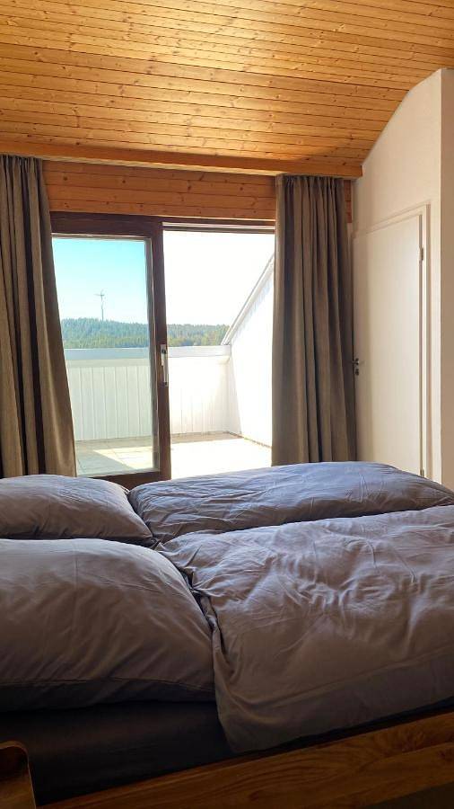 Ferienwohnung für 6 Personen, mit Balkon und Terrasse sowie Garten und Ausblick in Schonach ort - 3